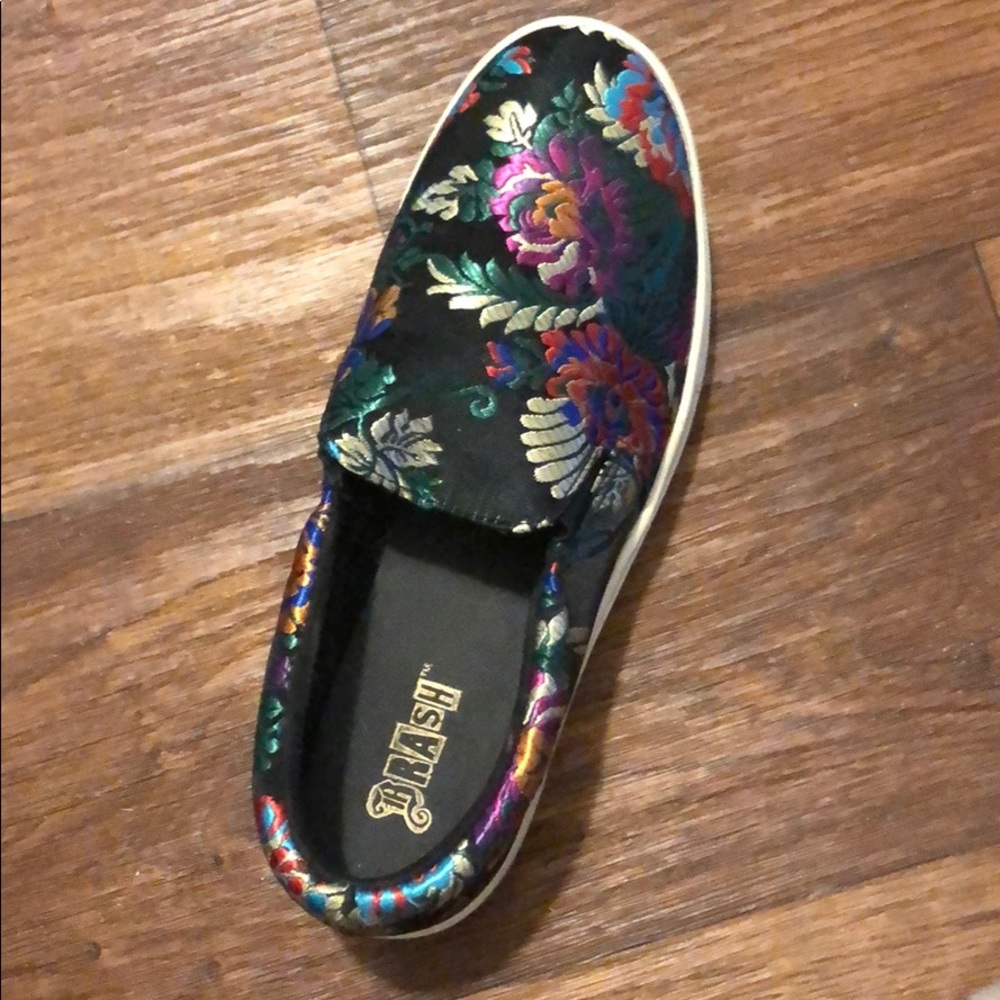Only worn once super cute just don’t fit